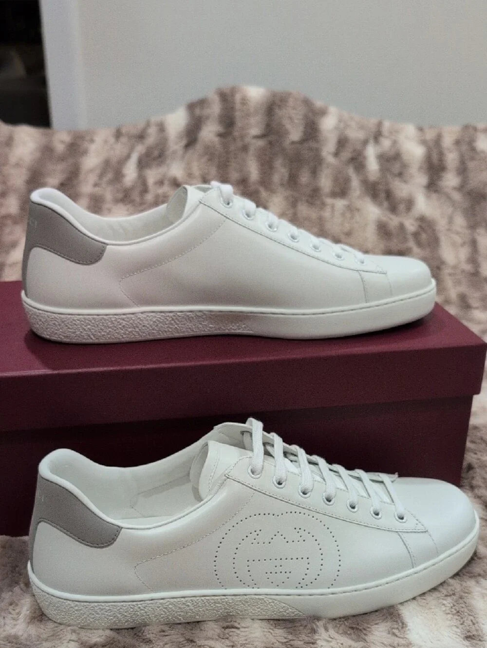 Gucci White Leather Low-Top Sneakers with Gray Heel Tab